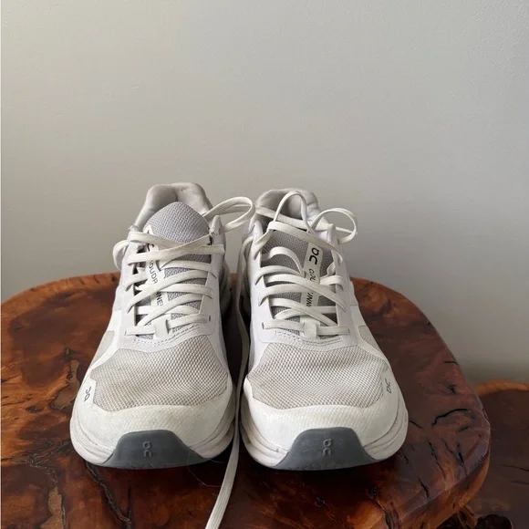Gently Used OnCloud Cloudrunner Shoes - Picture 2 of 6